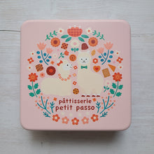 画像をギャラリービューアに読み込む, パッソくんのクッキー缶｜patisserie petit passo（パティスリープティパッソ）
