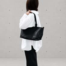 画像をギャラリービューアに読み込む, Wide Tote / Pure Black｜MahL（マール）
