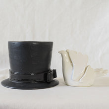 画像をギャラリービューアに読み込む, シルクハットとハトの花瓶セット｜とうげい hanaga（トウゲイ　ハナガ）
