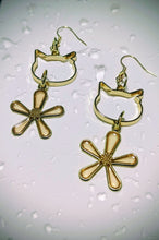 画像をギャラリービューアに読み込む, 猫耳カットと透き通るオレンジの花モチーフピアス｜mimine（ミミンヌ）
