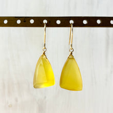 画像をギャラリービューアに読み込む, 変形トライアングル天然石ピアス｜beads room mimo（ビーズルームミモ）
