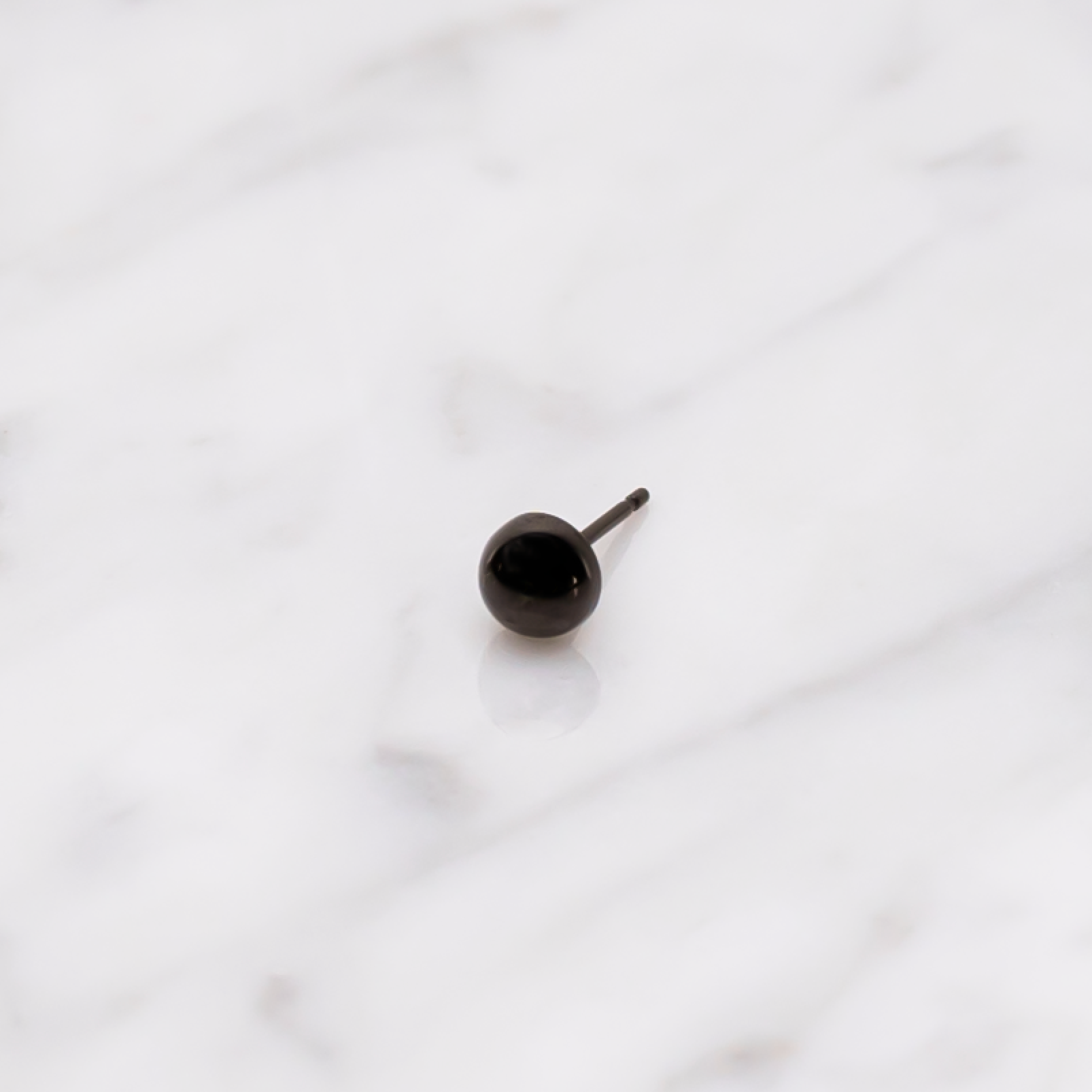 black seek sun ピアスK18イエローゴールド(ブラックコーティング)｜moonsunseek333（ムーンサンシーク）