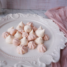 画像をギャラリービューアに読み込む, ムラング（ココナッツと苺）｜online sweets shop The Kanon（オンラインスイーツショップ　ザ　カノン）
