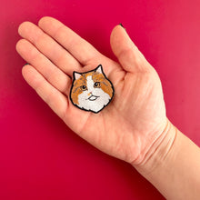 画像をギャラリービューアに読み込む, 触りたくなるようなモフモフのネコ・コロンのブローチ｜maltamarie（マルタマリエ）
