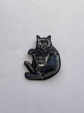 画像をギャラリービューアに読み込む, まあるい黒ネコ・チビ太のブローチ｜maltamarie（マルタマリエ）
