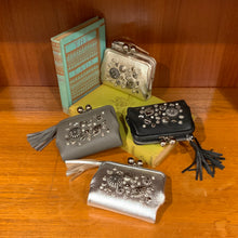 画像をギャラリービューアに読み込む, マルチスタッズがま口二つ折りウォレット｜perche（ペルケ）
