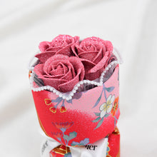 画像をギャラリービューアに読み込む, 着物ブーケ 紅純恋〈ピンクバラ3本〉｜日本製グリッターローズ｜IRiller（アイリエ）

