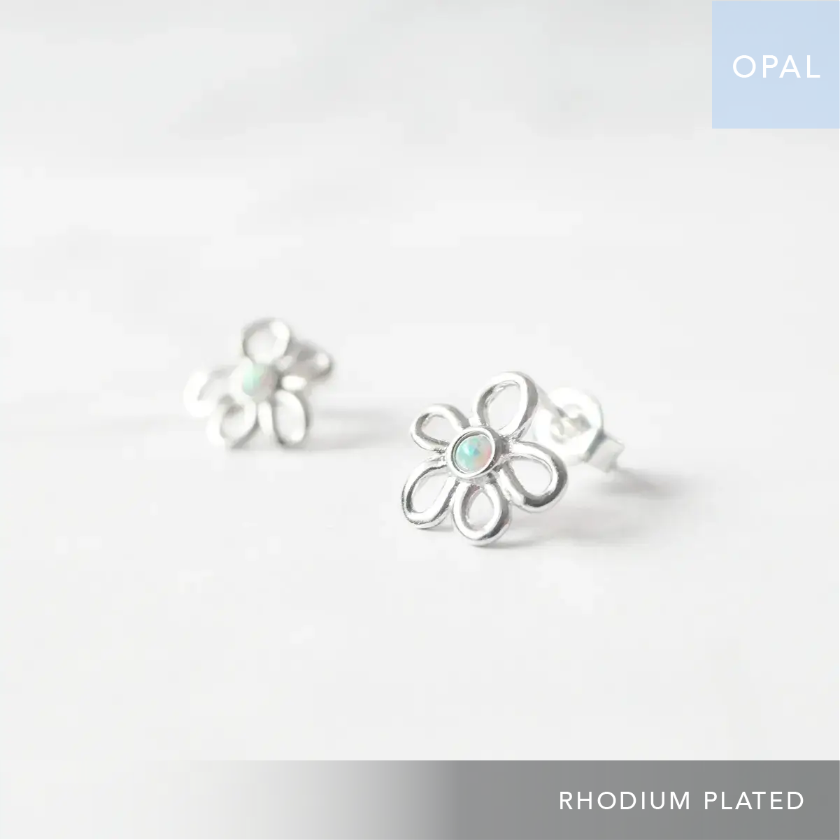 フラワーオパール スタッドピアス（シルバー925／ロジウムプレーティング）｜SMUK（スムーク）