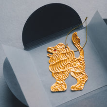 画像をギャラリービューアに読み込む, Metal Embossed Ornament - Lion -｜SZIAOREO ARTWORKS（シアオレオアートワークス）
