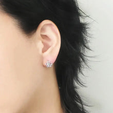 画像をギャラリービューアに読み込む, フラワーオパール スタッドピアス（シルバー925／ロジウムプレーティング）｜SMUK（スムーク）
