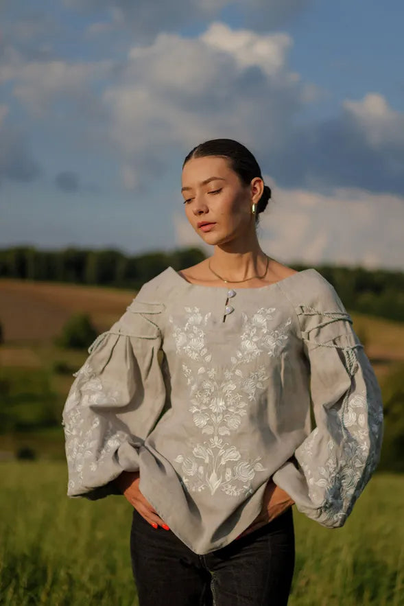 刺繍ブラウス（ヴィシヴァンカ）｜Ukrainian Embroidery Wear ”Mavka