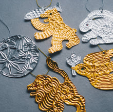 画像をギャラリービューアに読み込む, Metal Embossed Ornament - Moon -｜SZIAOREO ARTWORKS（シアオレオアートワークス）
