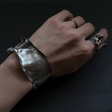 画像をギャラリービューアに読み込む, PROTECT YOU. SMOOTH SNAKESKIN BANGLE/SV925(51)｜Truph.BIJOUX（トリュフビジュー）
