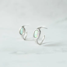 画像をギャラリービューアに読み込む, オパール フープ ピアス（シルバー925／ロジウムプレーティング）｜SMUK（スムーク）
