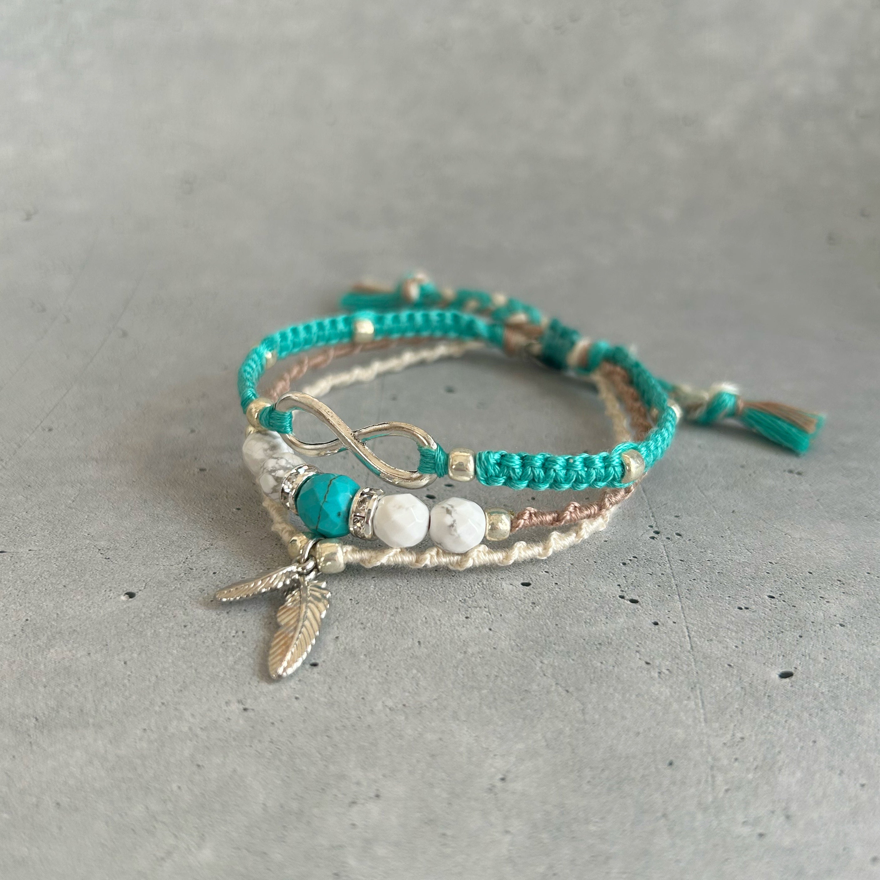 オリジナル3連ミサンガ 天然石×ダブルフェザー｜On Cloud Nine（オンクラウドナイン）