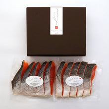 画像をギャラリービューアに読み込む, 桜燻汐紅鮭切身（ギフトBOX）｜Kaori-熏（カオリカオリ）
