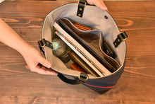 画像をギャラリービューアに読み込む, MUDITA HILL｜岡喜近江牛レザーと高島帆布で作った 2フラップトート 【びわ湖ブルー×ブライトキャメル】｜Cogocoro（コゴコロ）
