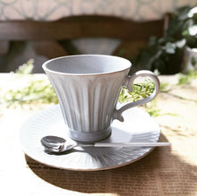 画像をギャラリービューアに読み込む, シュシュ(マグカップ)  ホワイト｜ZAKKA IVY（ザッカ　アイビー）
