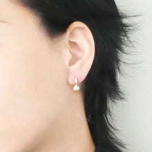 画像をギャラリービューアに読み込む, パール ハギーピアス（シルバー925）｜SMUK（スムーク）
