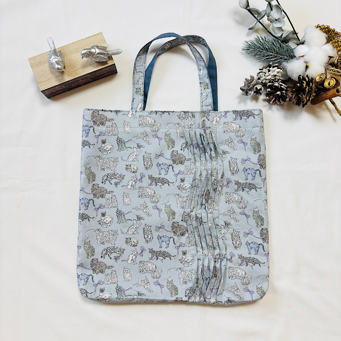 ウェーブタックトートバッグ（ブルーグレー・猫）｜Nikomatch（ニコマッチ）