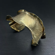 画像をギャラリービューアに読み込む, PROTECT YOU. SMOOTH SNAKESKIN BANGLE/brass(50)｜Truph.BIJOUX（トリュフビジュー）
