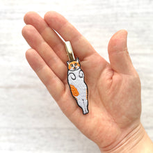 画像をギャラリービューアに読み込む, へそ天で眠るネコ・ボブの髪飾り｜maltamarie（マルタマリエ）
