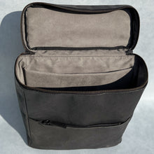 画像をギャラリービューアに読み込む, Box Backpack　ボックスリュック｜enrio（エンリオ）
