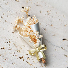 画像をギャラリービューアに読み込む, ビーズの花束ブローチ　=レースフラワーのブーケ= | 普段使いからフォーマルまで◎| 卒業式や入学式のコサージュとして | バッグチャームとしても | 誕生日 | 記念日 | お祝い | お礼 | 先輩へ | 母の日 | 敬老の日 | ｜Des Ailes（デゼル）
