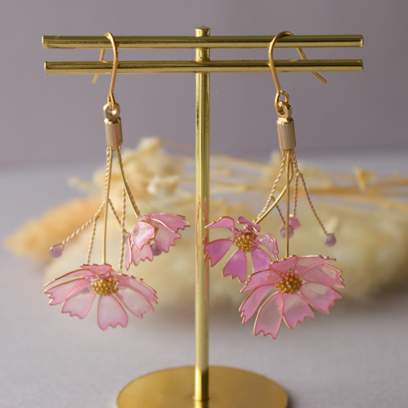 秋桜（コスモス）とピンクサファイアのピアス（イヤリング）｜s.o.f.i.