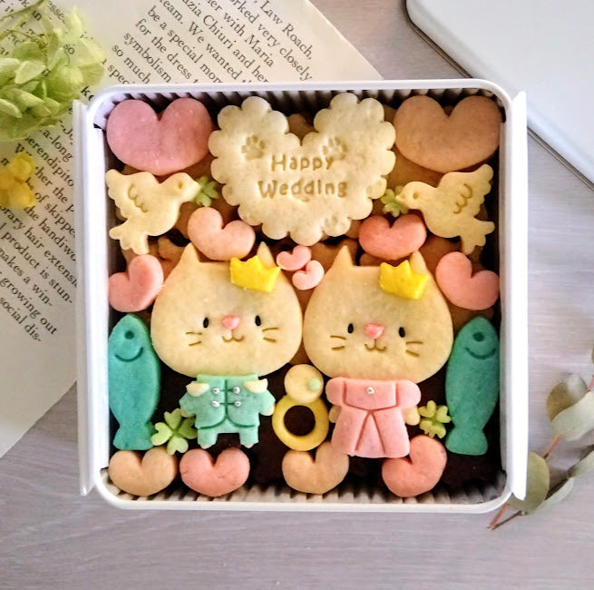 さりげないギフトに。気分が上がるおしゃれで個性的なクッキー缶特集