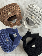 画像をギャラリービューアに読み込む, triangle velvet ribbon bag small｜GONGON.crochet（ゴンゴンクロシェ）
