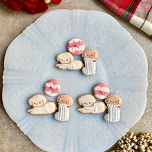 画像をギャラリービューアに読み込む, 冬のトイプードル2匹1月ver｜sumirecookies（スミレクッキーズ）
