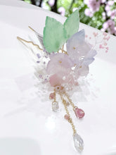 画像をギャラリービューアに読み込む, ふんわりカラーの紫陽花と金沢金箔のかんざし(ドライフラワー・天然石とガラスの揺れるチャーム付き)｜ハピネスウェーブ
