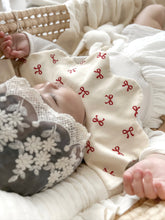 画像をギャラリービューアに読み込む, 【Ribbon confetti(red)】 -Sugar pop bibs｜Bébémoose （ベベムース）
