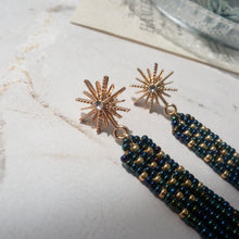 画像をギャラリービューアに読み込む, ミッドナイトブルー　夜空の一番星　ビーズフリンジピアス｜Ahki Beadwork（アーキービーズワーク）
