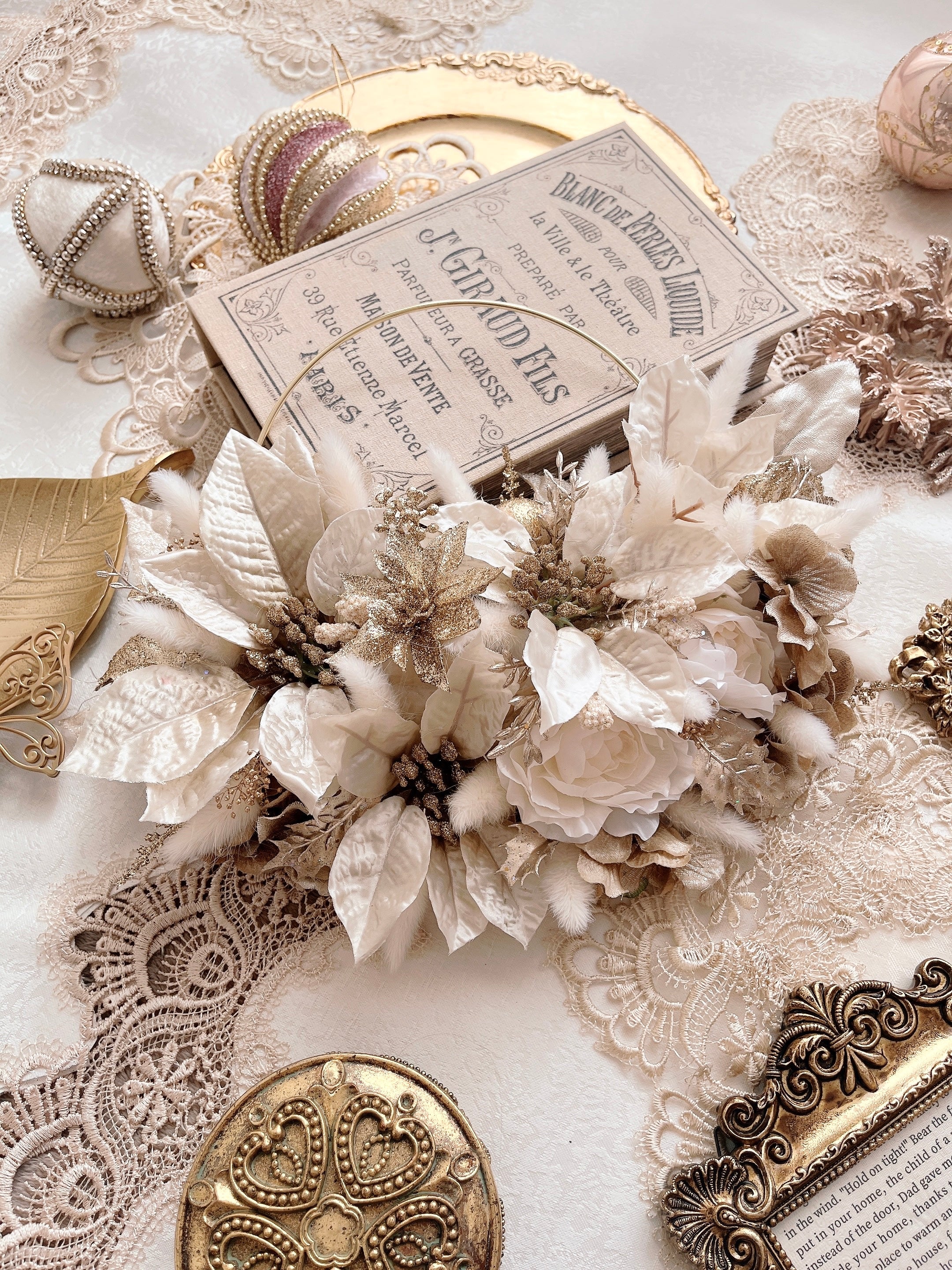 フープ型ホワイトクリスマスリース｜flowers luciole（フラワーズ　ルシオール）