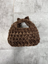 画像をギャラリービューアに読み込む, triangle velvet ribbon bag small｜GONGON.crochet（ゴンゴンクロシェ）
