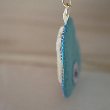 画像をギャラリービューアに読み込む, 和み猫のキーホルダー　うしろ茶とら｜Little Plum（リトルプラム）
