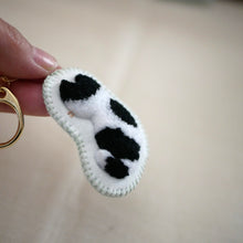 画像をギャラリービューアに読み込む, 和み猫のキーホルダー　後ろ姿　白と黒｜Little Plum（リトルプラム）
