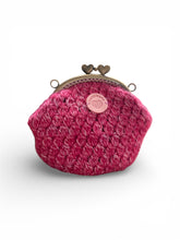 画像をギャラリービューアに読み込む, 可愛い！が大好きなあなたへ　ハートの口金 ピンクのがま口ミニポシェット｜M'S  CROCHET（エムズクロシェット）
