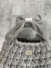 画像をギャラリービューアに読み込む, triangle velvet ribbon bag small｜GONGON.crochet（ゴンゴンクロシェ）
