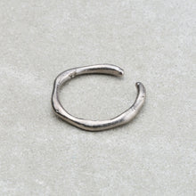 画像をギャラリービューアに読み込む, EarCuff Frost 3 【金属アレルギー対応 / 純チタン】｜__22（ニニ）

