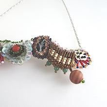 画像をギャラリービューアに読み込む, 冬の街//立体刺繍ネックレス｜hanmmmo（ハンモ）
