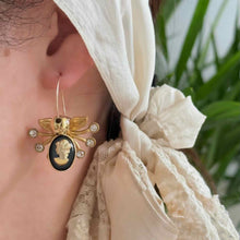 画像をギャラリービューアに読み込む, 【ピアス】知性と優雅さを纏うカメオとブラウンハートのアシンメトリー2WAYピアス｜ERIKOART（エリコアート）
