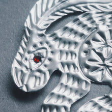 画像をギャラリービューアに読み込む, Metal Embossed Ornament - Rabbit -｜SZIAOREO ARTWORKS（シアオレオアートワークス）
