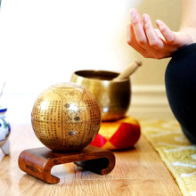 画像をギャラリービューアに読み込む, HEART SUTRA GOLD（般若心経）：パーソナル (4.5インチ)｜MOVA Globe（モバグローブ）
