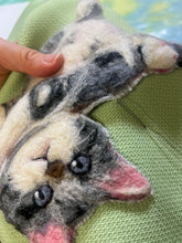 画像をギャラリービューアに読み込む, ごろりん子猫のニットバッグ（グレー×白）｜たろじろ
