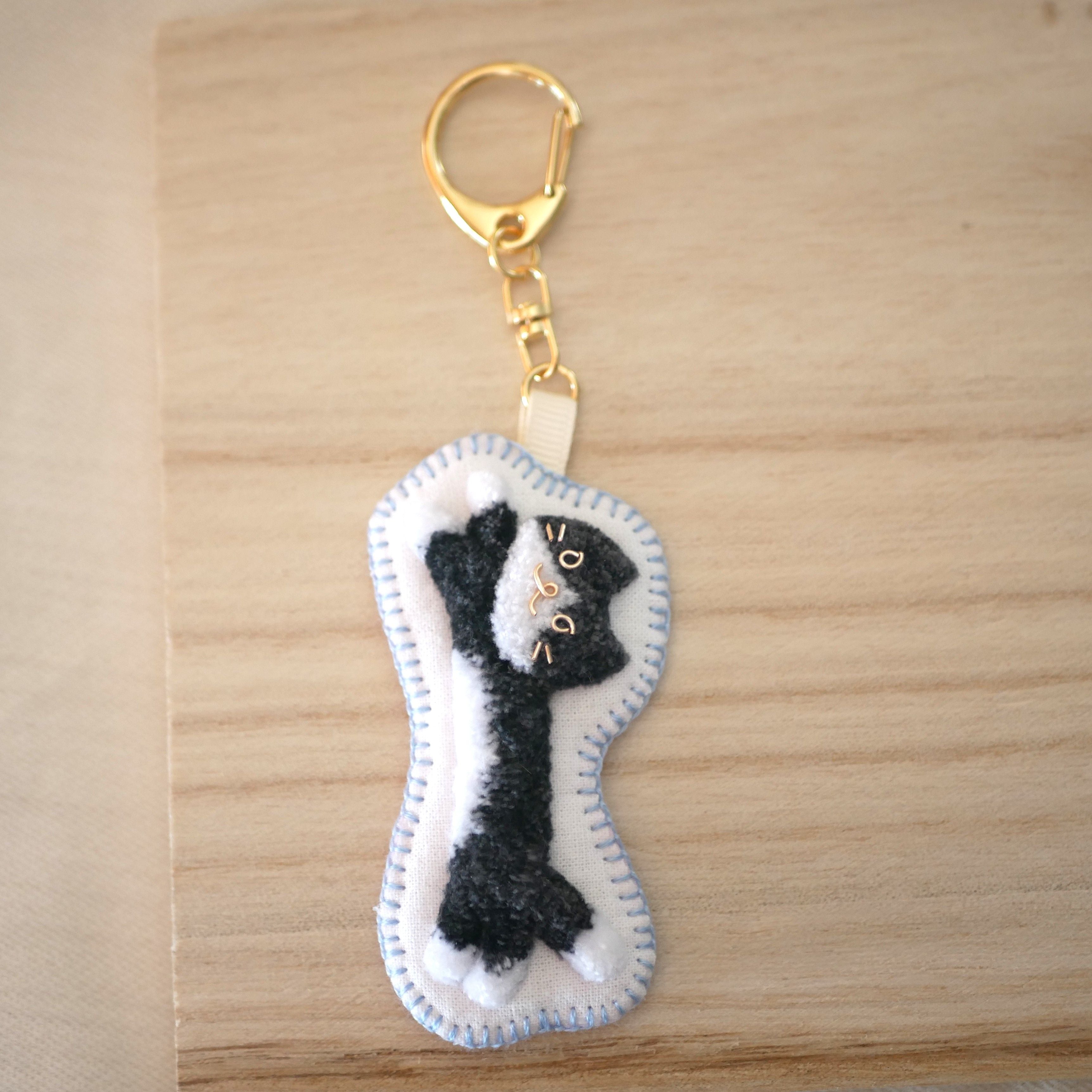 和み猫のキーホルダー　はちわれ　ながのび｜Little Plum（リトルプラム）