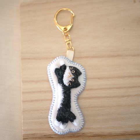 Little Plum 和み猫のキーホルダー　はちわれ　ながのび｜Little Plum（リトルプラム）