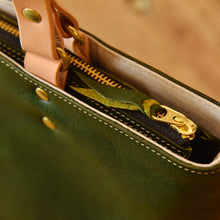 画像をギャラリービューアに読み込む, MUDITA HILL｜岡喜近江牛で作ったレザートート　フォレストグリーン｜Cogocoro（コゴコロ）
